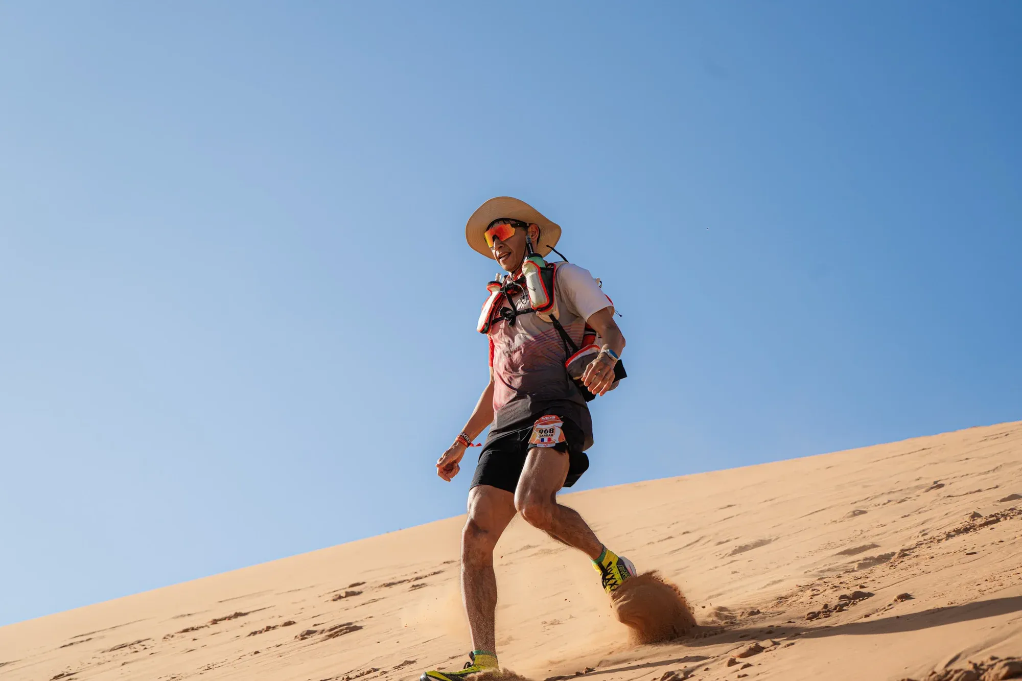 Sardar Azimov running down a sand dune at MDS 2026