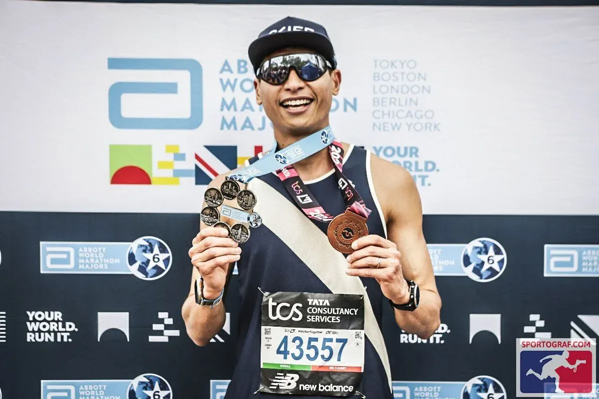 Sardar Azimov holding all six Abbott World Marathon Majors medals at London 2024